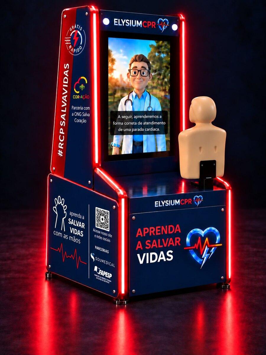 Vista em perspectiva do totem Elysium CPR com manequim na vertical, tela com o Instrutor Digital e lateral vermelha com #RCPSalvaVidas